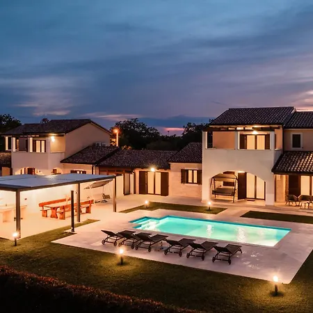 ヴィラ Genia Ii *